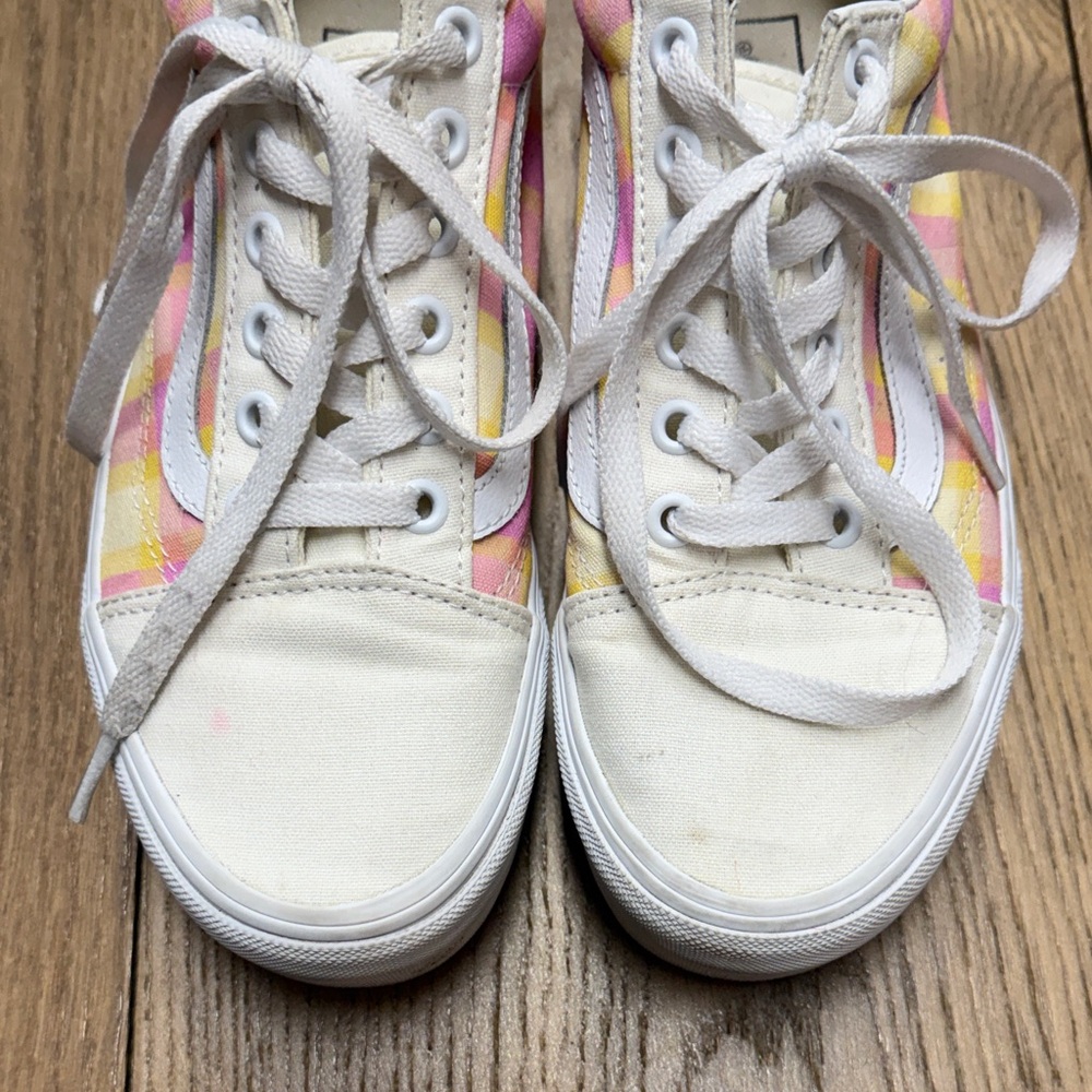 Vans - Picture 2 of 9